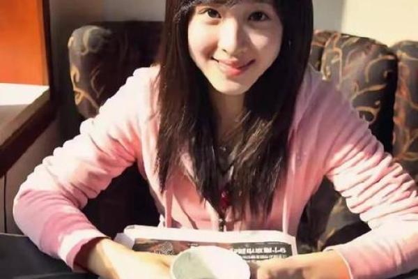 奶茶妹妹的八字命理暗藏玄机，揭秘她为何能逆袭成名