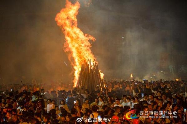 彝族火把节：点燃篝火，传承民族文化