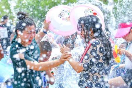 傣族泼水节：水花四溅，感悟傣族的养生哲学